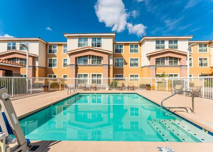 Upgraded 1 Bd 1 Ba 2 Queen Beds Apartment