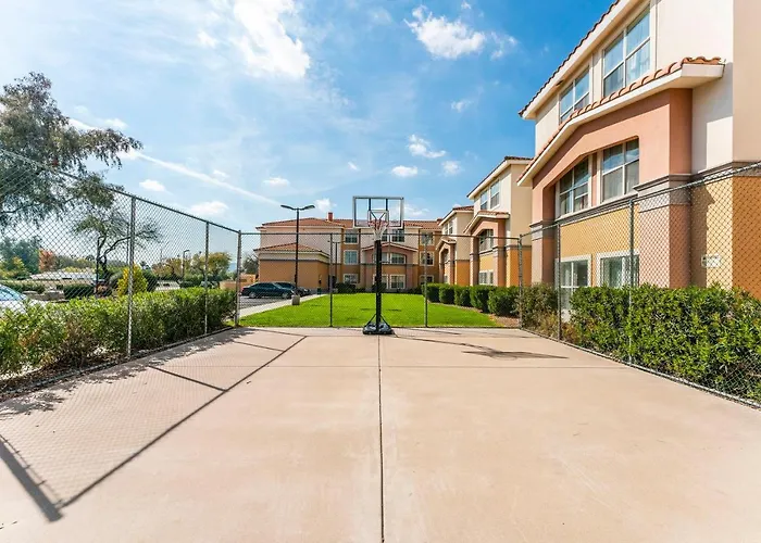 Upgraded 1 Bd 1 Ba 2 Queen Beds Apartment *