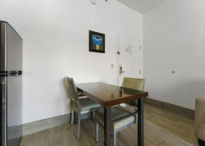 Apartment Upgraded 1 Bd 1 Ba 2 Queen Beds
