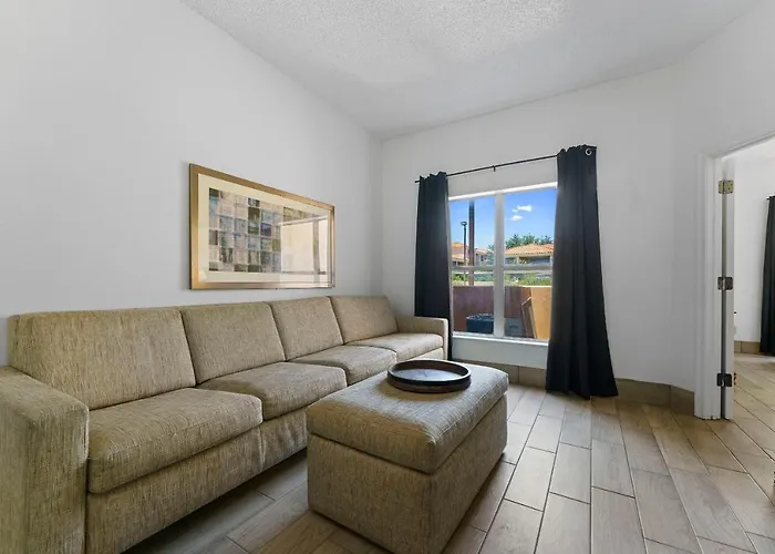 Upgraded 1 Bd 1 Ba 2 Queen Beds Apartment *